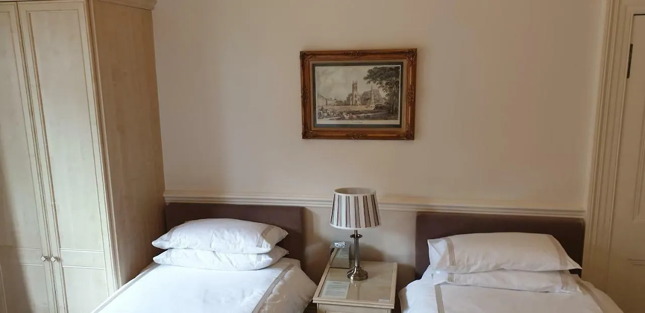 אדינבורו Highfield Guest House